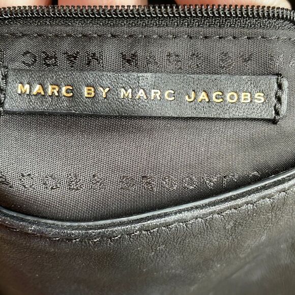MARC BY MARC JACOBS BLACK LEATHER CROSSBODY - Picture 9 of 9